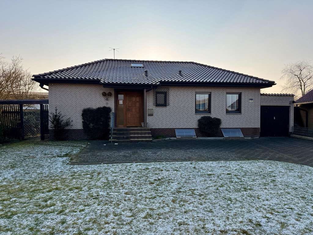 Immobilie in Ihlienworth - Großzügiger Bungalow in ruhiger Wohnlage - Bild 2