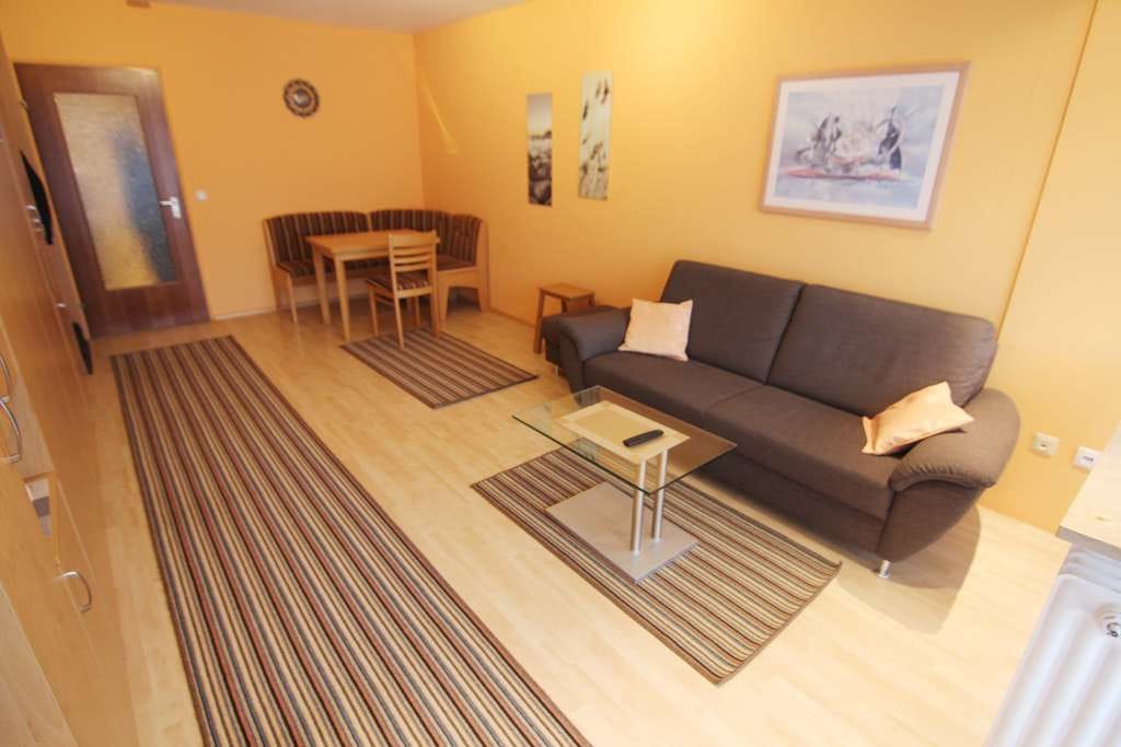 Immobilie in Bad Füssing - Charmante 1-Zimmer-Wohnung mit Balkon in zentraler und ruhiger Lage von Bad Füssing - Bild 2