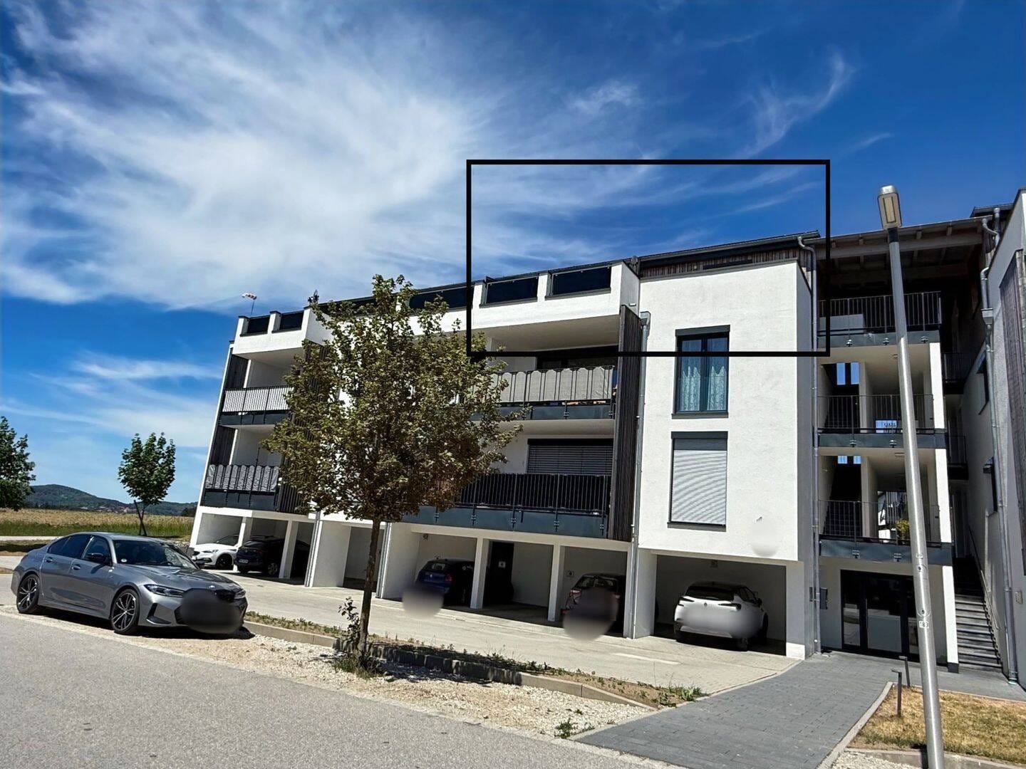Immobilie in Neukirchen vorm Wald - Moderne, hochwertige und helle 2-Zimmer-Penthouse-Wohnung in exklusiver Aussichtslage - Neukirchen vorm Wald. - Bild 0