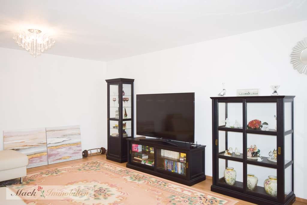 Immobilie in Hügelsheim - Prachtvolle 3 ZKB (Ausbau möglich) mit Balkon und Ausblick ins Grüne - Bild 4