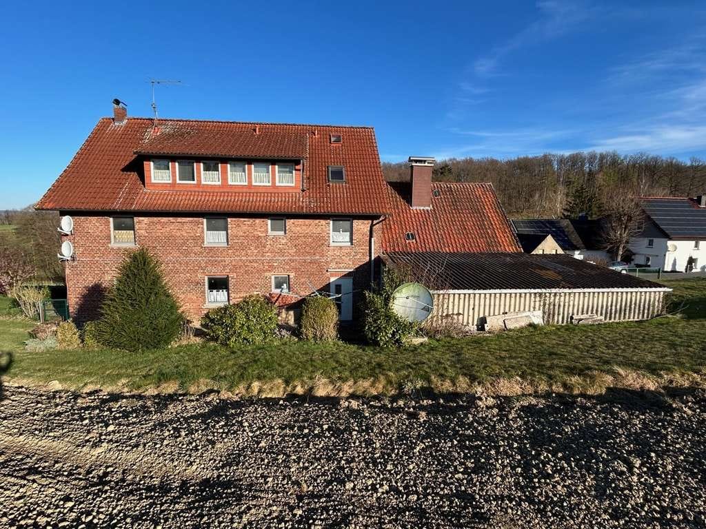 Immobilie in Extertal - Abseits des Stadtlärms - Zweifamilienhaus mit viel Grundstück und Option auf Ferienwohnung - Bild 2