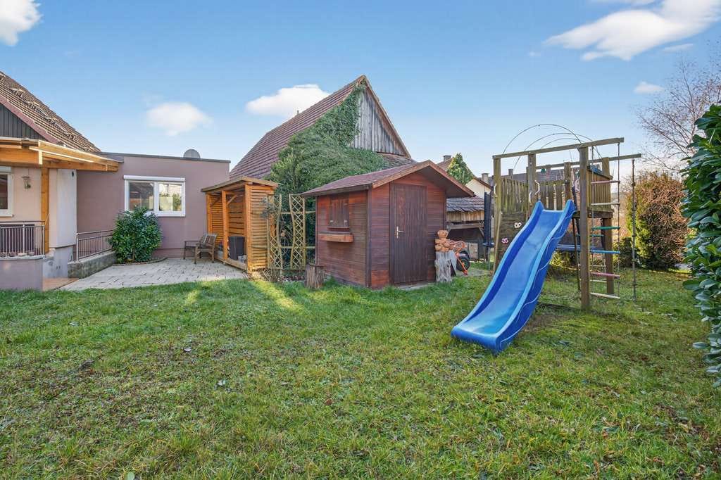 Immobilie in Straubenhardt - Ihr Familienzuhause in Ottenhausen - Gepflegtes Einfamilienhaus mit großer Terrasse - Bild 4