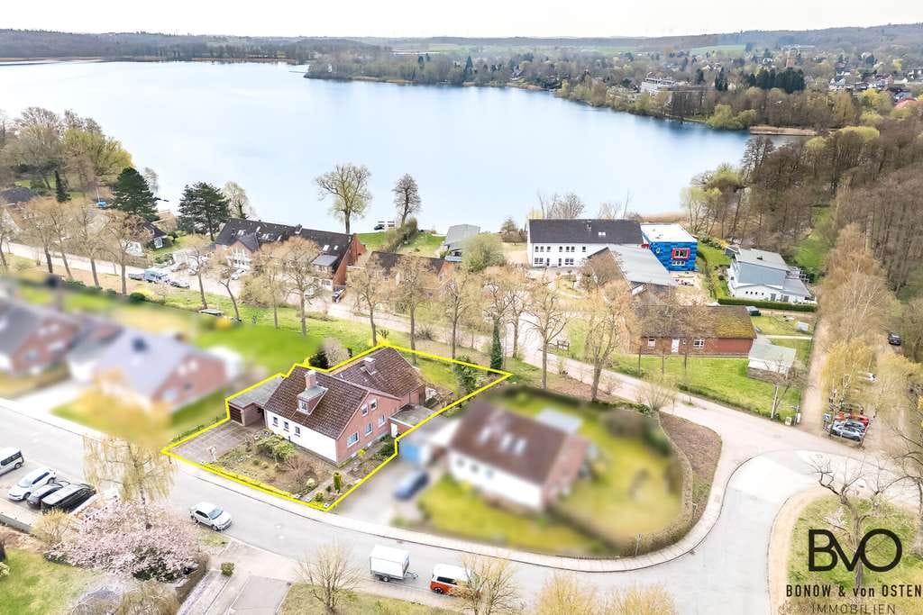 Immobilie in Malente - SEEBLICK ! Den Kellersee vor der Tür. Großzügiges Ein-/Zweifamilienhaus. - Bild 0