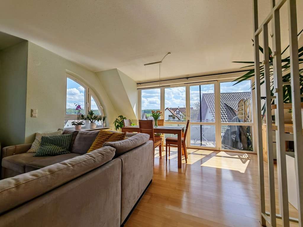 Immobilie in Simmozheim - Lichtdurchflutete 3,5 Zimmer Maisonette-Wohnung in Simmozheim – zentral, ruhig und sonnig - Bild 4