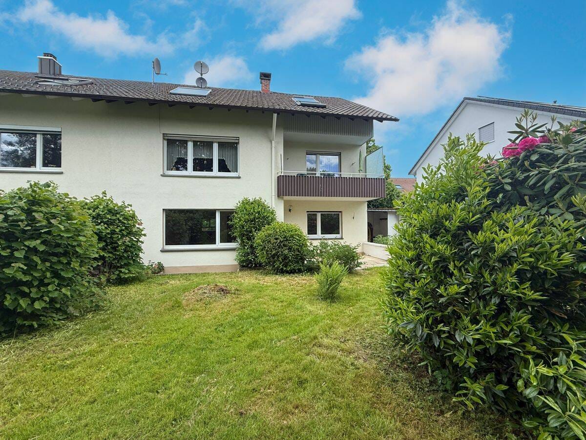 Immobilie in Kirchzarten - Eigennutzung & Kapitalanlage vereint: Dreifamilienhaus in Kirchzarten auf Erbbaugrundstück - Bild 0