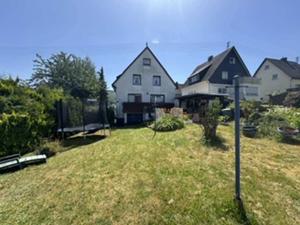 Immobilie in Brachbach - Brachbach, solides Einfamilienhaus mit sonnigem, großen Grundstück. - Bild 3