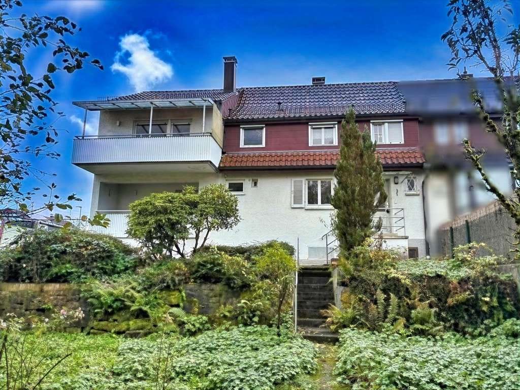 Immobilie in Eislingen/Fils - Zwei-Familien-Doppelhaushälfte mit großzügigem Garten in ruhiger Lage! - Bild 1