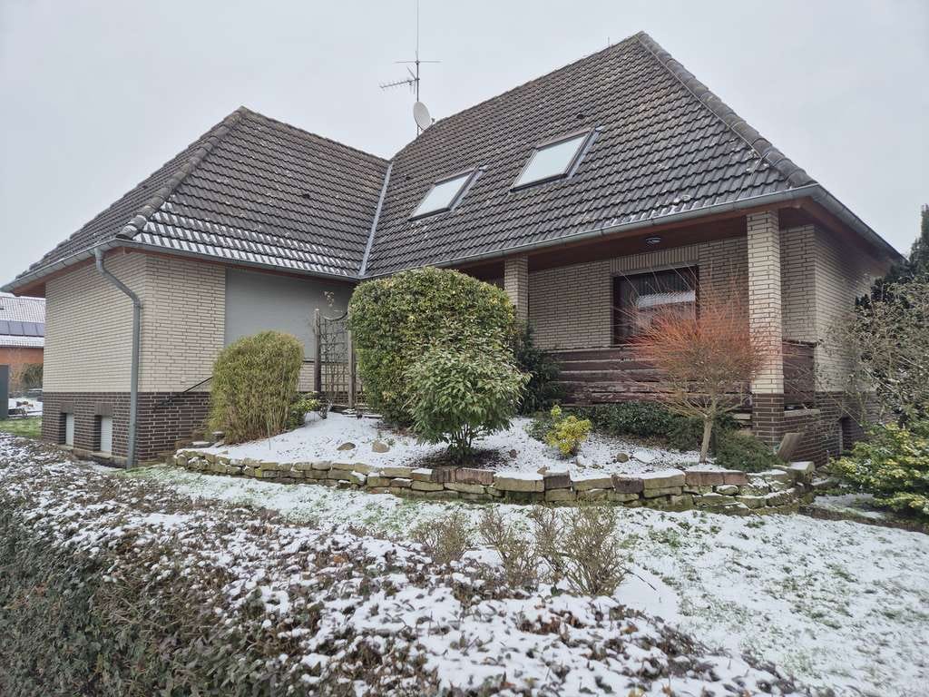Immobilie in Giesen - Großzügiger Winkelbungalow mit Garage und Einliegerpotenzial in ruhiger Lage von Giesen-Hasede - Bild 0