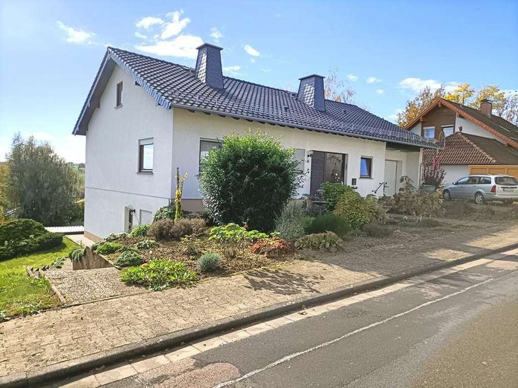 Immobilie in Holzheim - Einfamilienhaus mit Einliegerwohnung, Mehrgenerationenhaus, Garten, Garage, Burgblick - Bild 0