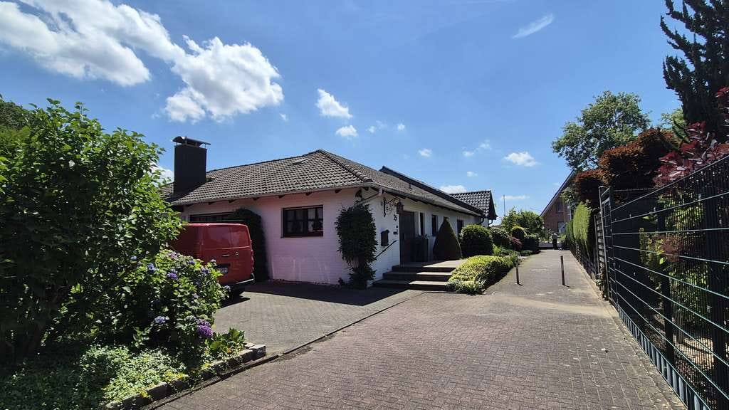 Immobilie in Reken - Stilvolles 2-Familienhaus mit sep. Eingängen, 2 herrlichen Gärten & DP-Garage in ruhiger Sackgasse - Bild 1