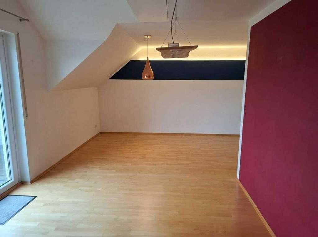 Immobilie in Eurasburg - Wohnen mit Weitblick – Charmante Maisonette-Wohnung in idyllischer Lage - Bild 3