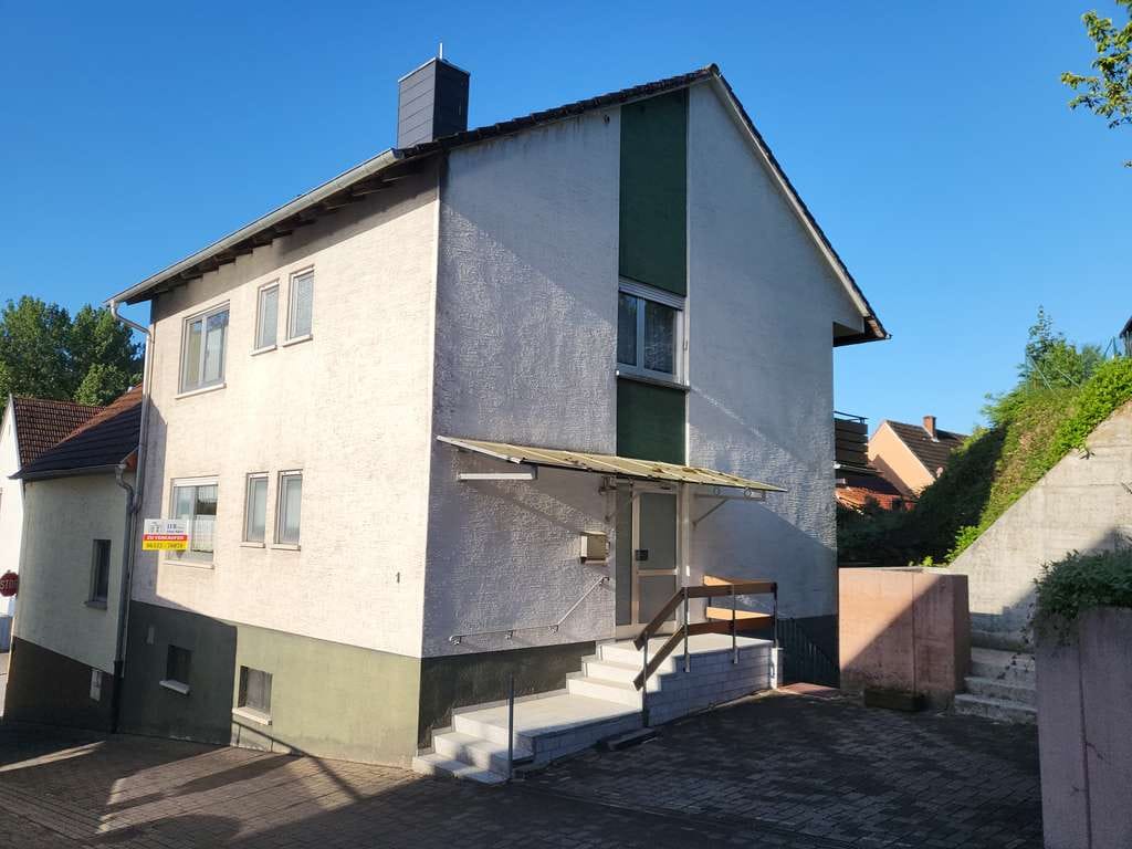 Immobilie in Contwig - Ein- bis Zweifamilienhaus mit großem Potenzial und sonnigem Garten - Bild 0