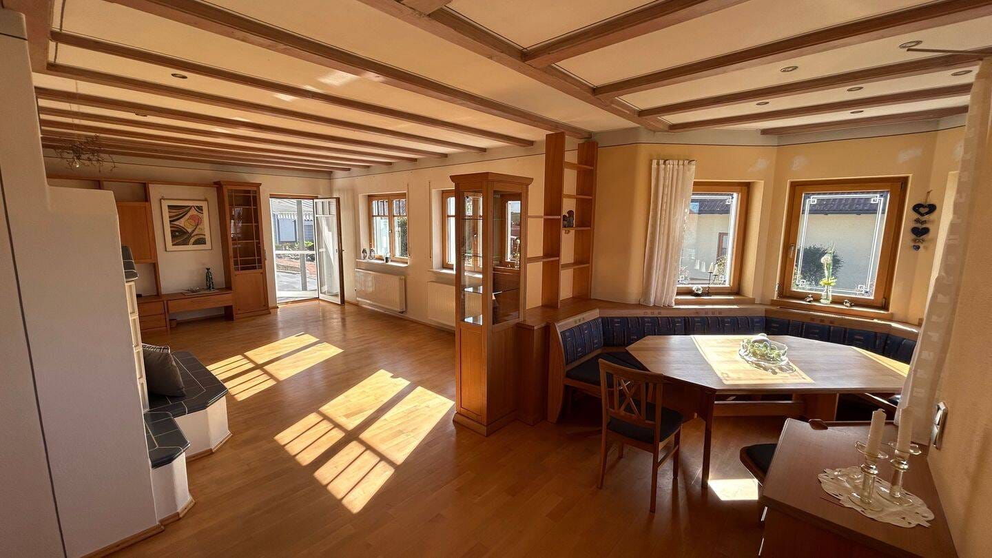 Immobilie in Großheirath - "Platzwunder mit Charme: Architektenhaus mit Einliegerwohnung, Turmzimmer & PV- Anlage" - Bild 4