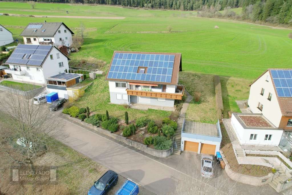 Immobilie in Loßburg - Schön gelegenes Mehrfamilienhaus mit optimaler Möglichkeit zur Selbstnutzung und Vermietung - Bild 1