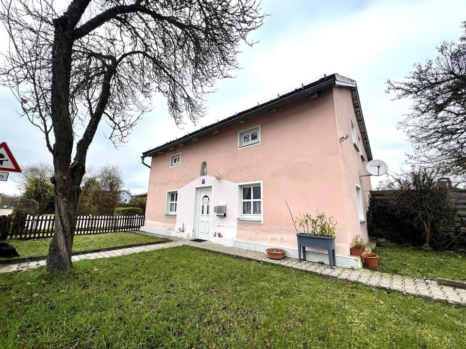 Immobilie in Hemau - Großes Grundstück mit Bestandsgebäude und vielfältigem Potenzial für Sanierung oder Neubau in Hemau - Bild 0