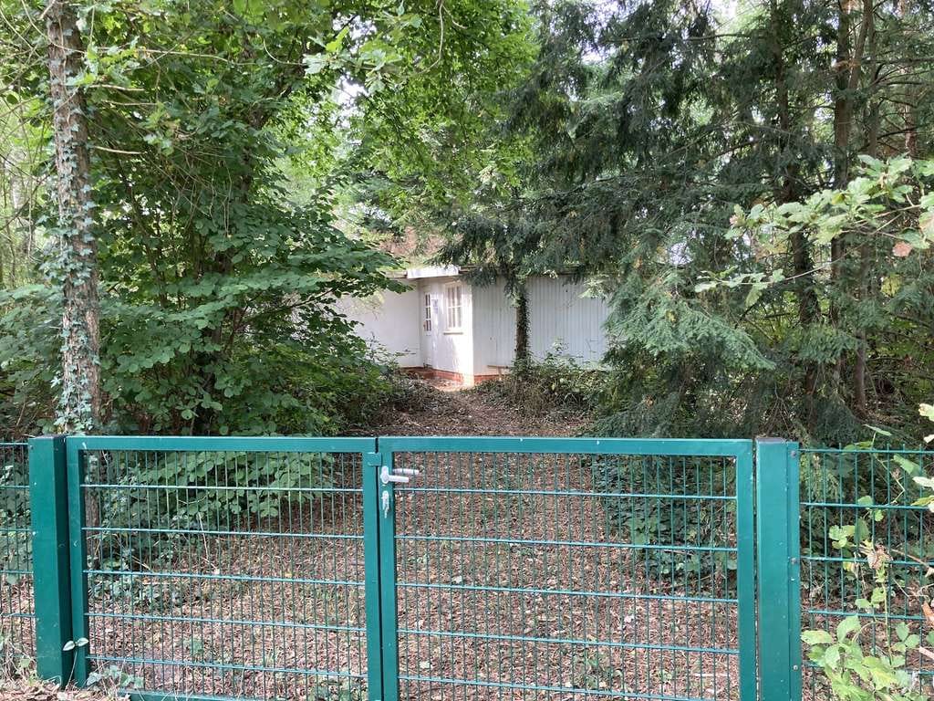 Immobilie in Neustadt am Rübenberge - Einzigartiges Waldgrundstück mit Wochenendhaus und Teichzugang – Ideal für Naturfreunde und Bastler - Bild 0