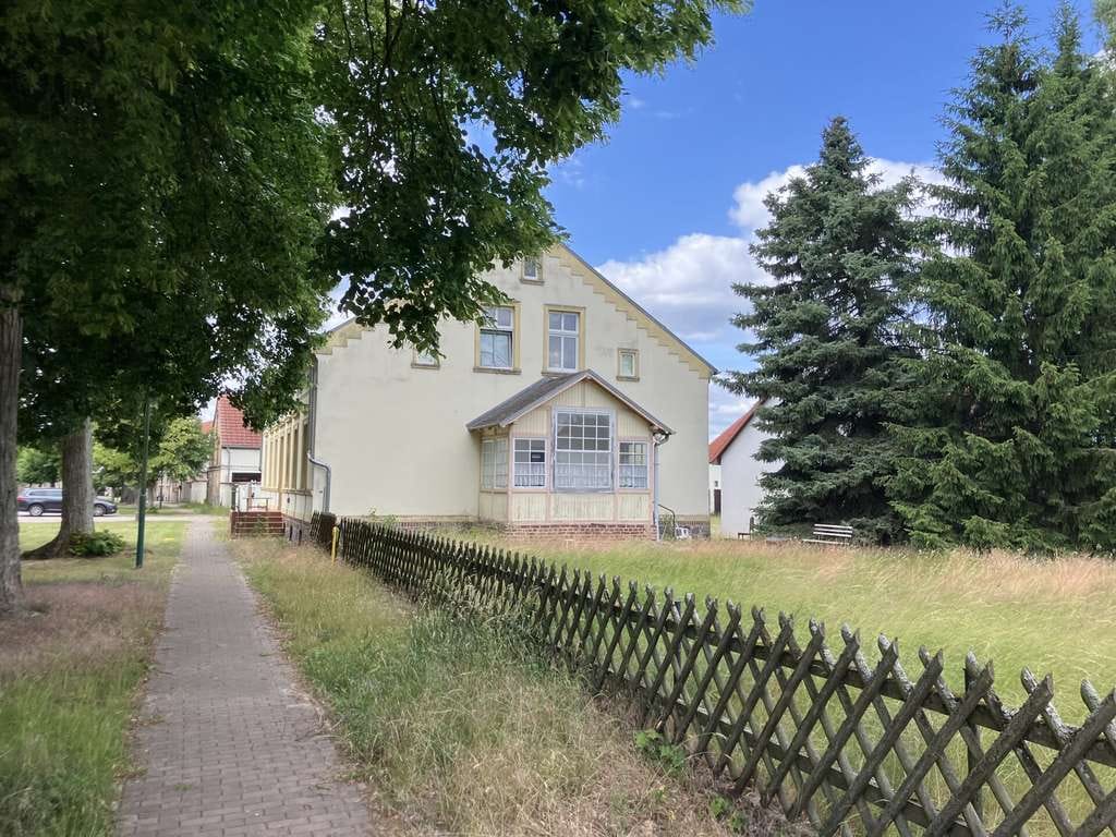 Immobilie in Vielitzsee - Historischer Gutshof mit über 6 HA Land, Nebengebäuden und Scheunen in idyllischer Lage - Bild 3