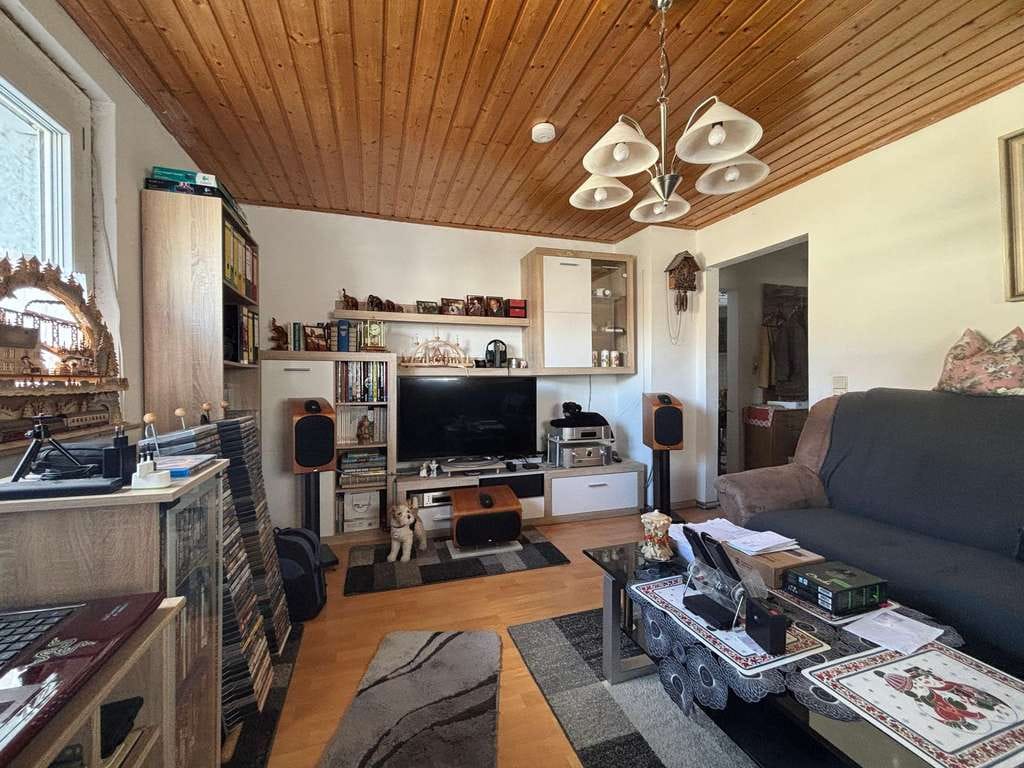 Immobilie in Kirchheim am Neckar - Kapitalanlage in Kirchheim am Neckar – 2,5 Zimmer in kernsaniertem Dreifamilienhaus - Bild 0