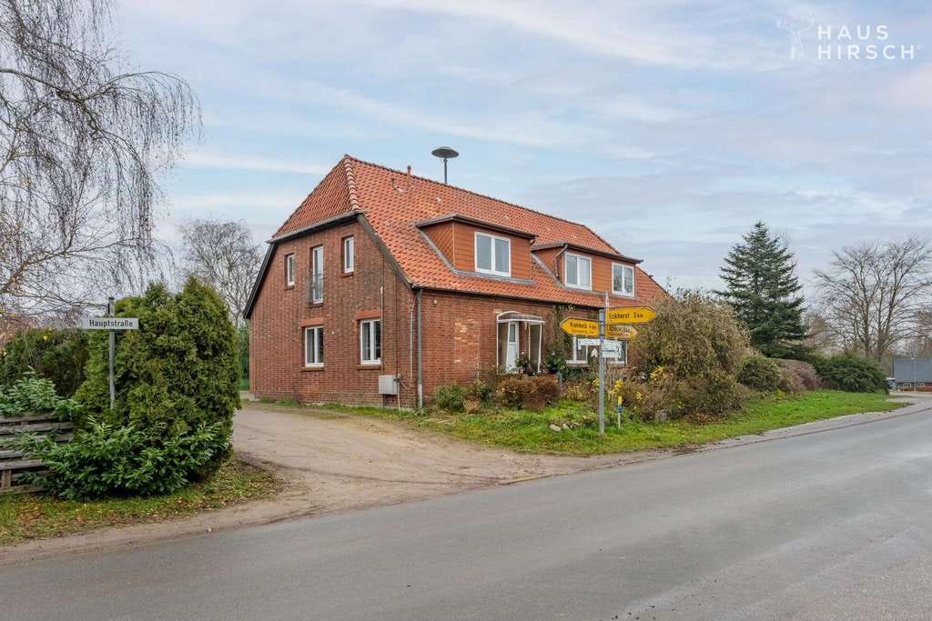 Immobilie in Stockelsdorf - Investoren aufgepasst! - Spannendes Mehrfamilienhaus mit Entwicklungspotential - Bild 0