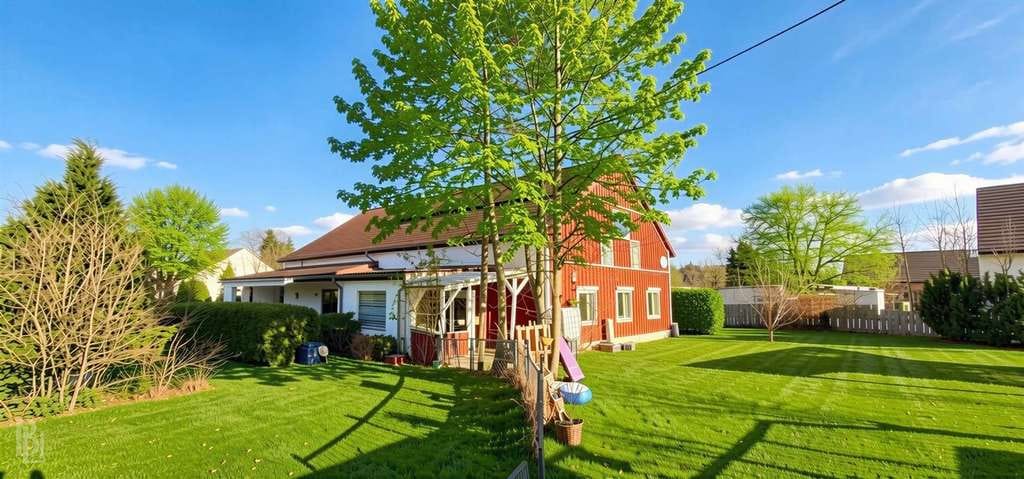 Immobilie in Kotzen - Sehr ruhig gelegenes Zweifamilienhaus mit großem Gartengrundstück und Carport - Bild 1