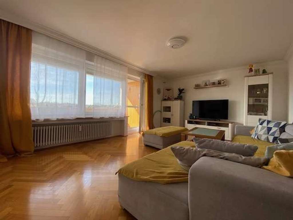 Immobilie in Memmingen - Solide Kapitalanlage: 4,5-Zimmer-Wohnung in Memmingen mit TG & 2 Balkonen, perfekte Anbindung an A7 - Bild 3