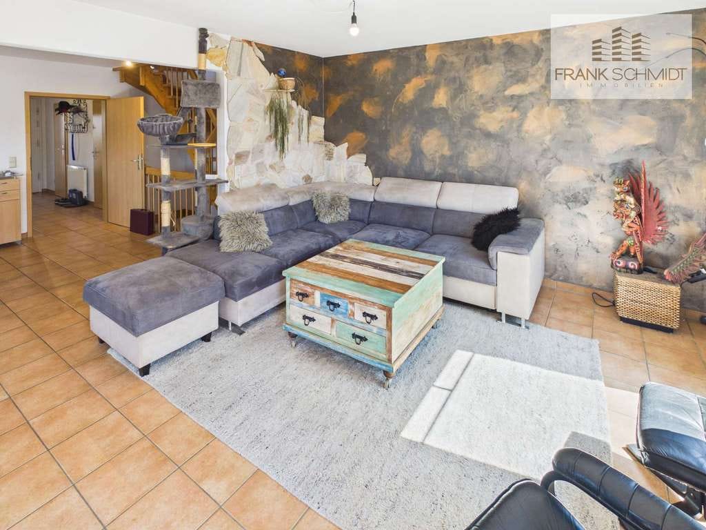 Immobilie in Pohlheim - Charmantes großes Haus zum Wohlfühlen, mit separater Einliegerwohnung und einem schönen Garten - Bild 1