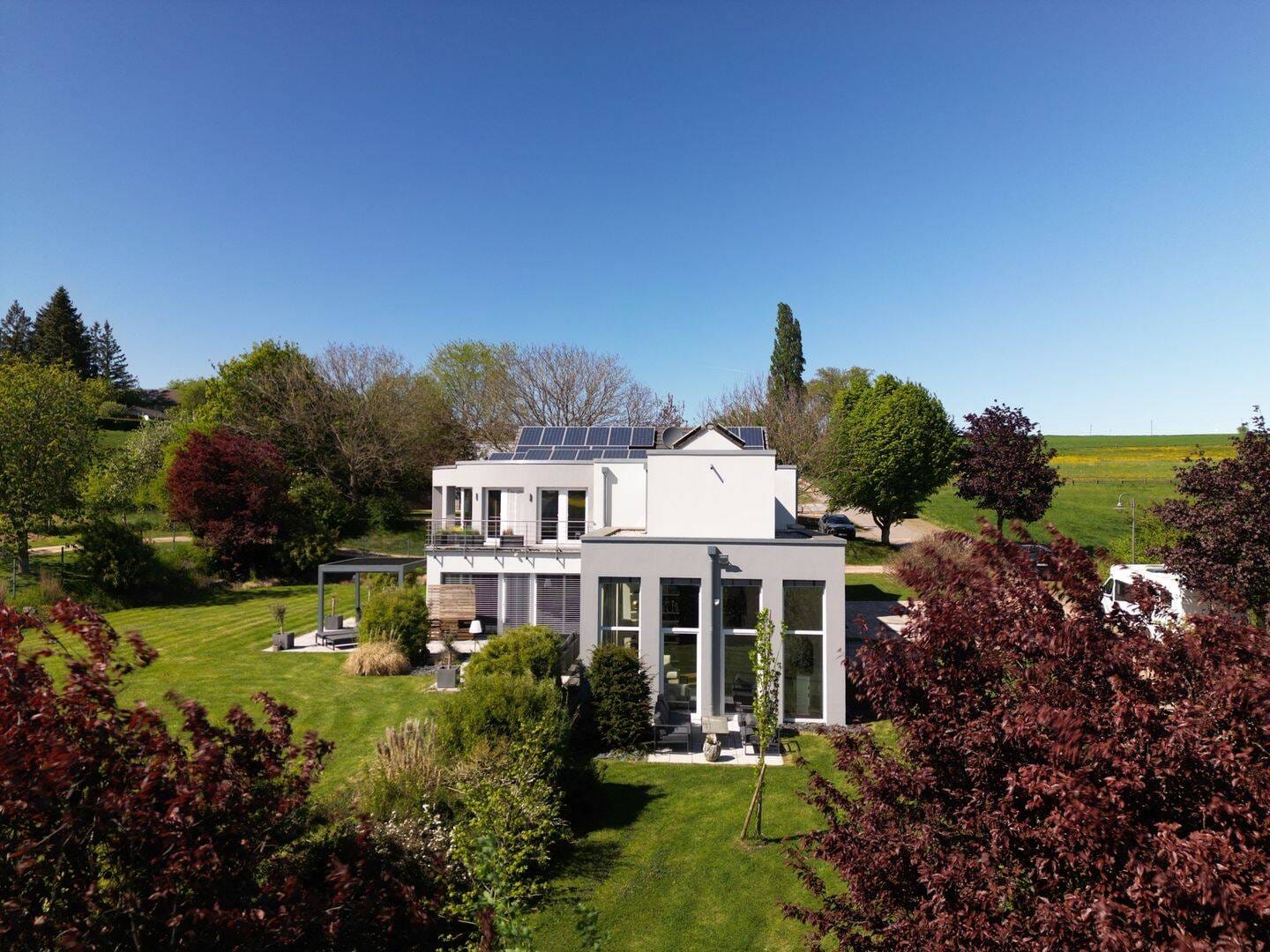 Immobilie in Oberweiler-Tiefenbach - Architektenvilla I Riesiges Sonnengrundstück I Energieeffizienz - Bild 1