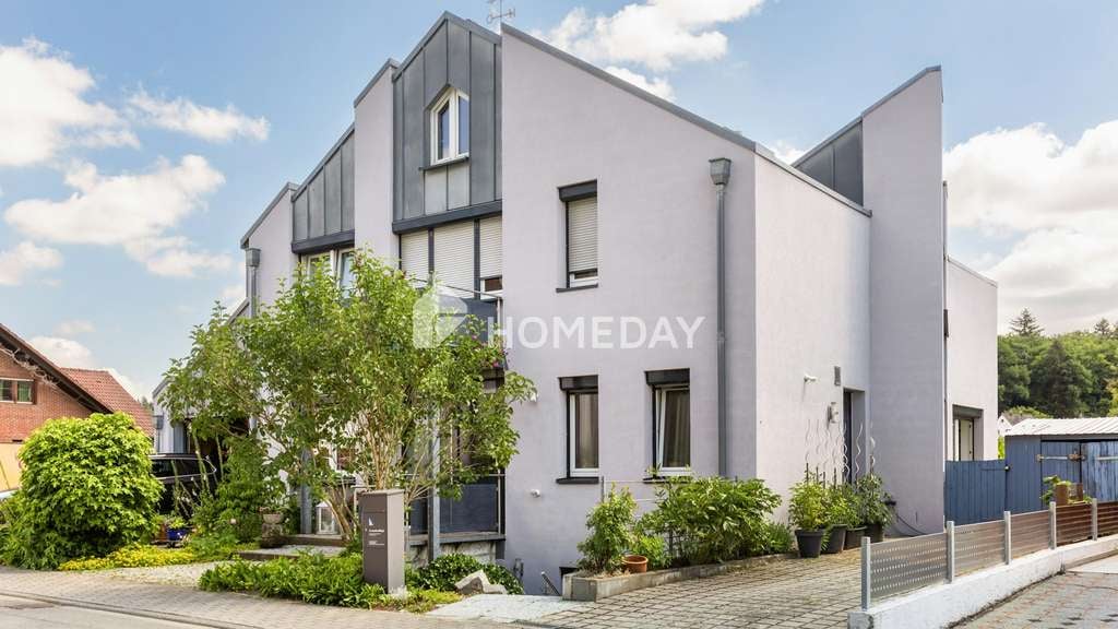 Immobilie in Karlsbad - Urlaub jeden Tag: Exklusives Einfamilienhaus in Karlsbad mit Indoor-Pool, Sauna & Kamin - Bild 0