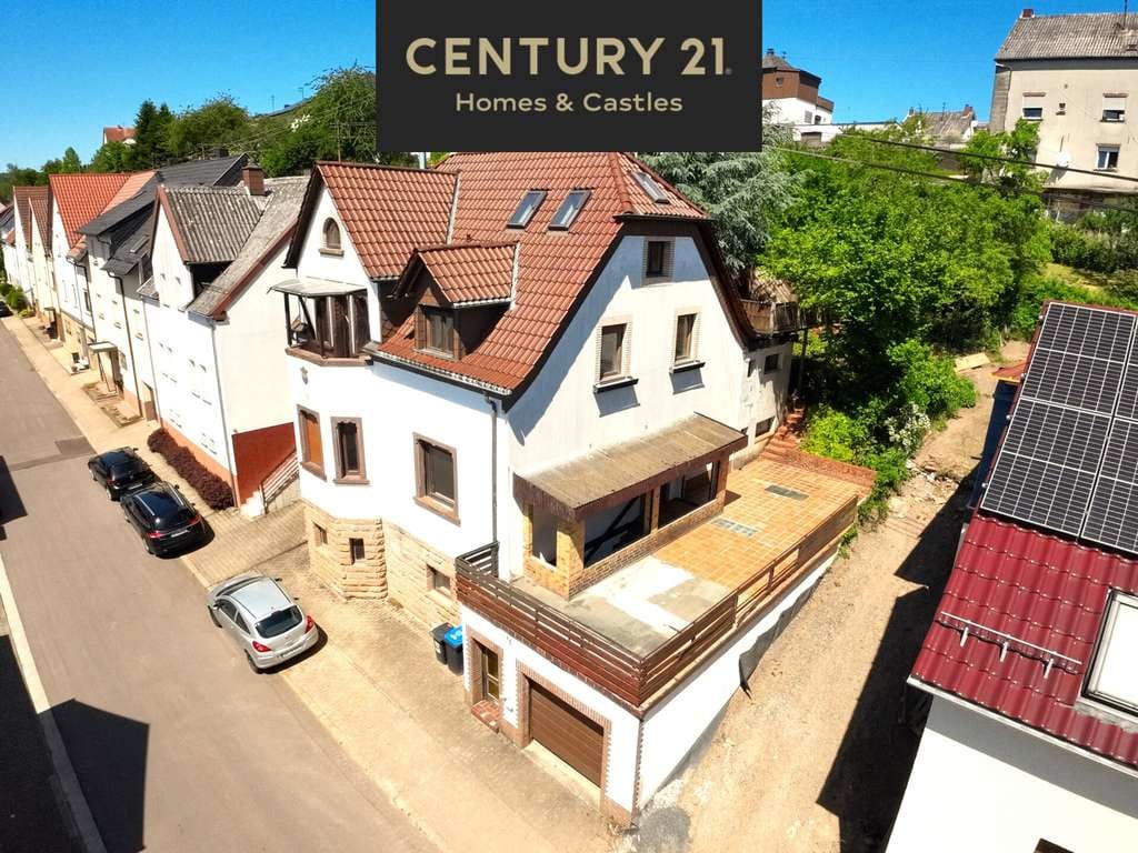 Immobilie in Quierschied - Attraktives Charmantes  1-2 Familienhaus mit 2 großen Terrassen, Garten und Garage in Quierschied - Bild 0