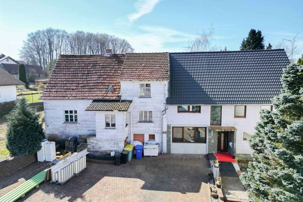 Immobilie in Schlüchtern - Großzügiges Doppelhaus mit vielseitigen Möglichkeiten auf 2.000 m² Grundstück - Schlüchtern Wallroth - Bild 0
