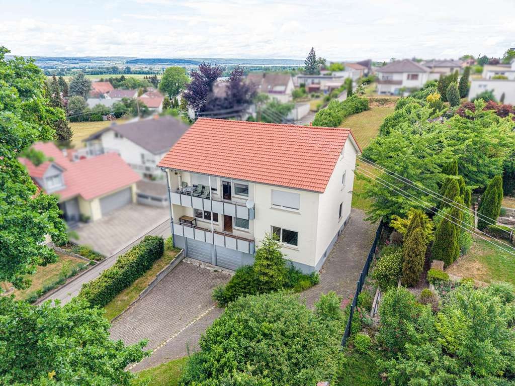 Immobilie in Ertingen - Charmant! Großzügiges Zweifamilienhaus in ruhiger Wohnlage mit herrlichen Sonnenbalkonen - Bild 0