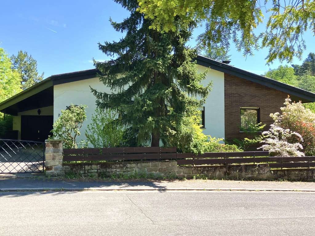 Immobilie in Bobenheim am Berg - Freistehendes Einfamilienhaus mit Hallenschwimmbad in gefragter Wohnlage - Bild 1