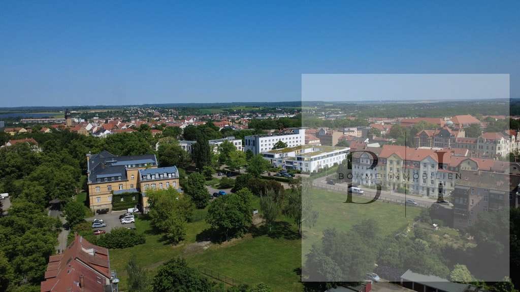 Immobilie in Zeitz - Kapitalanlage mit Entwicklungspotential – Mehrfamilienhaus mit 9 Garagen und 6 Stellplätzen - Bild 3