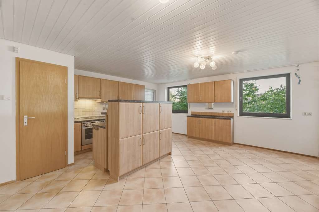 Immobilie in Neuffen - Großzügige Erdgeschosswohnung mit ca. 60 m² Terrasse, Wintergarten & privatem Gartenanteil - Bild 1