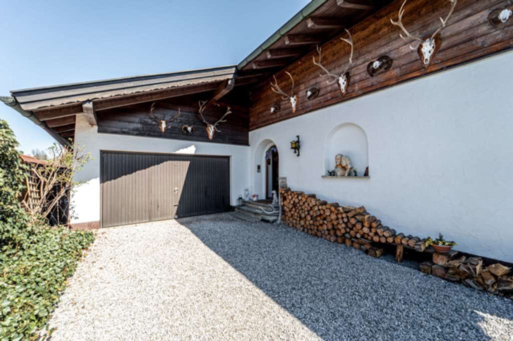 Immobilie in Ohlstadt - Ohlstadt: großes Einfamilienhaus am Wiesenrand mit Charme - Bild 2