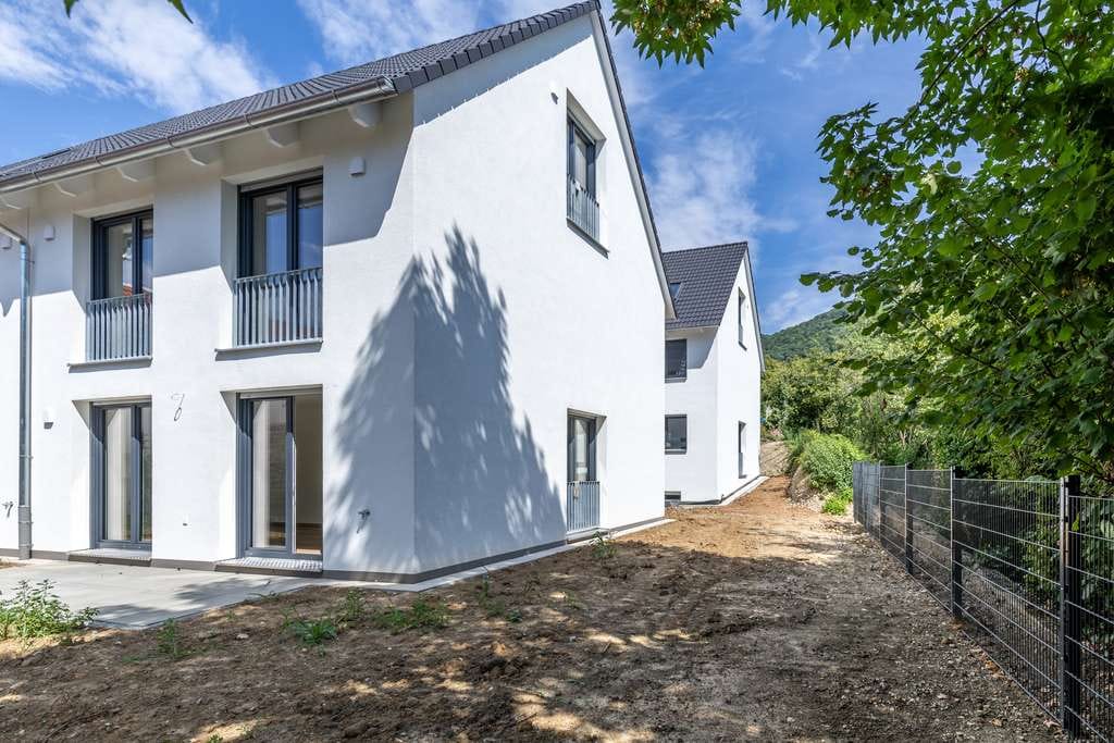 Immobilie in Owen - Direkt einziehen ! Alles inklusive ! Eckhaus Neubau Reihenhaus mit Blick auf die Burg Teck - Bild 1