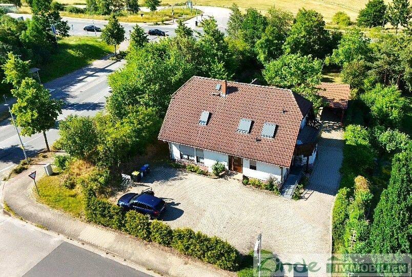 Immobilie in Neubrandenburg - Großes Einfamilienhaus mit Einliegerwohnung in Brodaer Höhe, 17033 Neubrandenburg - Bild 0