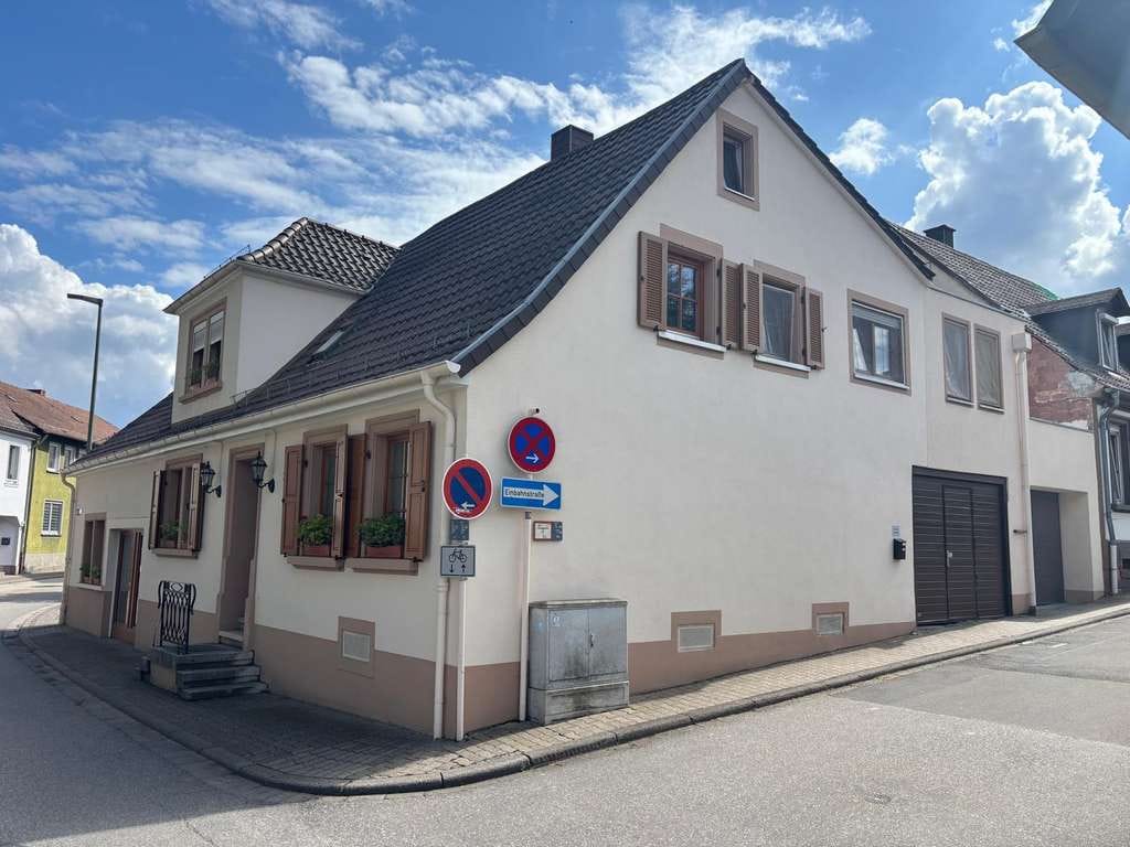 Immobilie in Enkenbach-Alsenborn - Einfamilienhaus mit großem Studio in Enkenbach-Alsenborn - Bild 2
