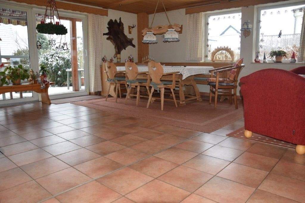 Immobilie in Großhabersdorf - Wunderschönes Einfamilienhaus mit Kachelofen, Doppelgarage- Garten-90613 Großhabersdorf/OT Vincenzenbronn - Bild 3