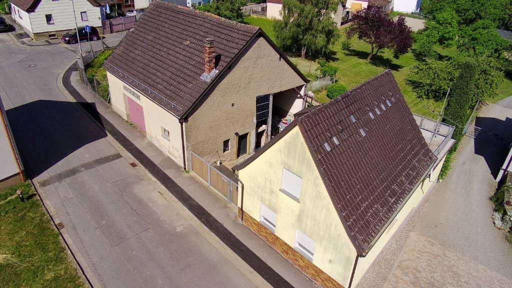 Immobilie in Werneck - Eigenes Haus statt Eigentumswohnung – mit großem Grundstück, Scheune, Dachterrasse und Top Anbindung - Bild 3