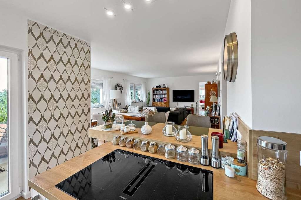 Immobilie in Tauche - Moderne 3-Zimmer-Wohnung in Tauche: mit zwei Balkonen, Einbauküche & 2 Stellplätzen - Bild 2