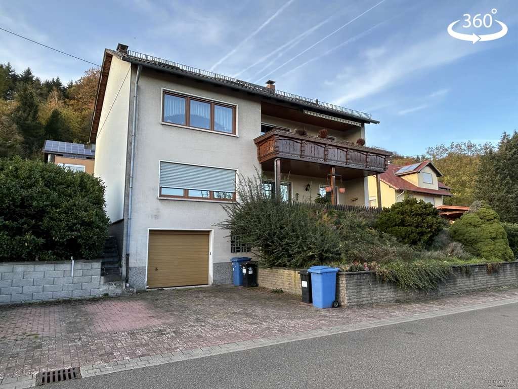 Immobilie in Lambsborn - Zwei- bis Dreifamilienhaus mit Garten und Garage - Bild 0