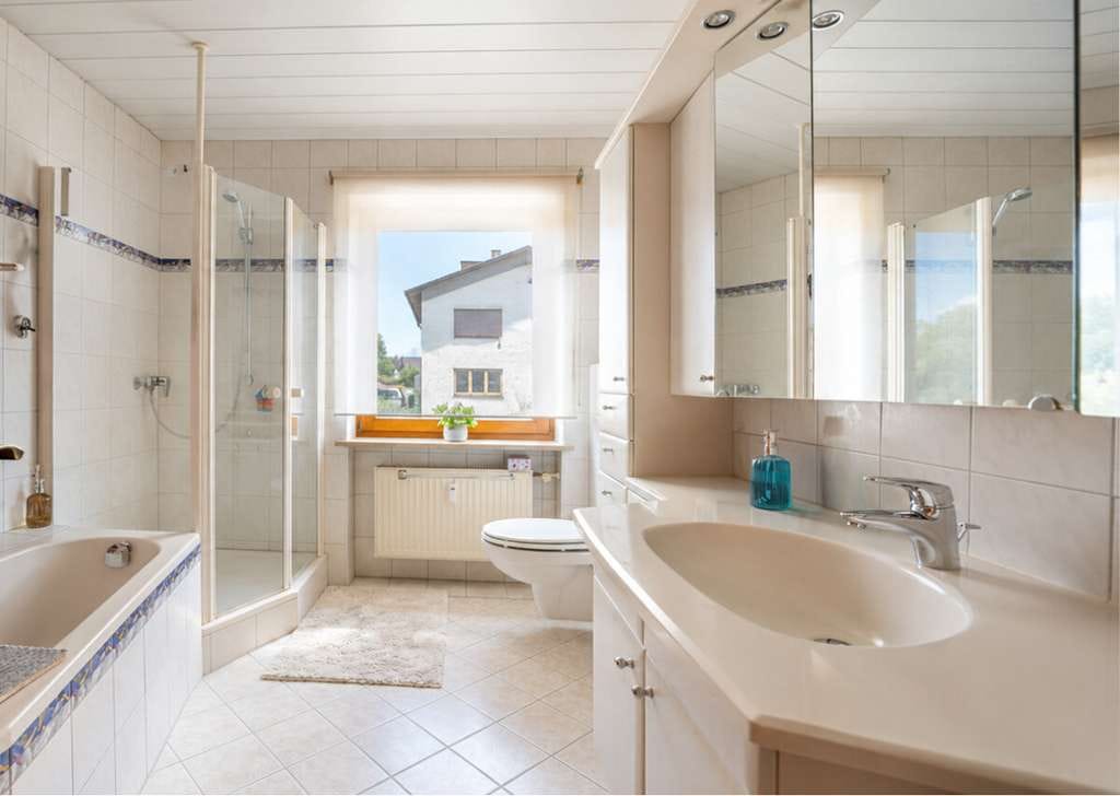 Immobilie in Essenbach - Zwei Wohnungen - ein solides Investment:
Vermietetes Zweifamilienhaus mit viel Platz & Potenzial - Bild 3