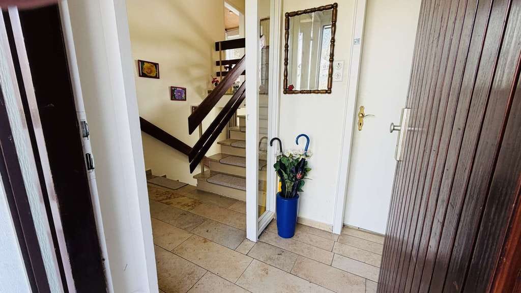 Immobilie in Sarstedt - Familienfreundliches Reihenhaus in bevorzugter Lage von Sarstedt mit Garage - Bild 1