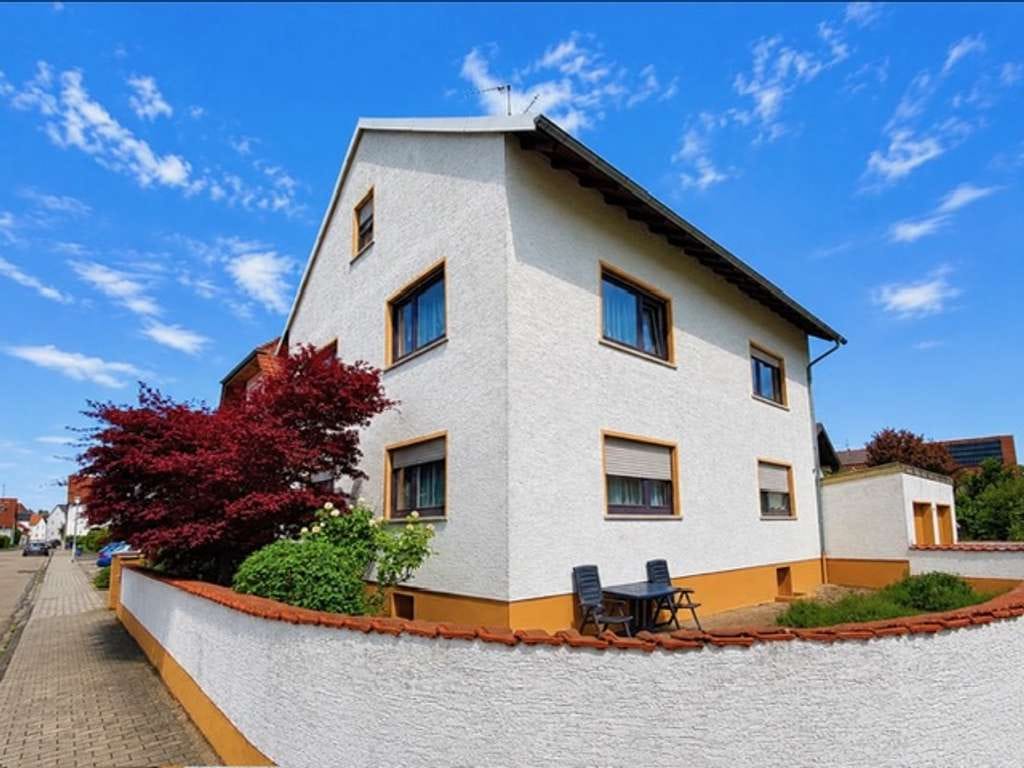 Immobilie in Münster (Hessen) - Zentral und dennoch ruhig gelegenes Dreifamilienhaus in Münster *Provisionsfrei* - Bild 0