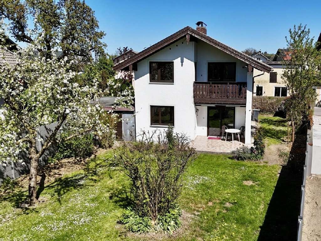 Immobilie in Chiemsee - Ihr Wohntraum (EFH) im Herzen von Prien - viel Platz, solide Substanz, unendliche Möglichkeiten! - Bild 4
