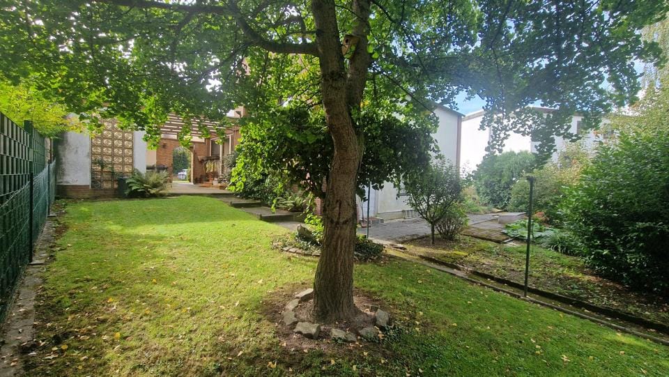 Immobilie in Langenfeld (Rheinland) - PROVISIONSFREI !!!  freist. 1-2 Haus mit ElWg. in Langenfeld - Bild 0