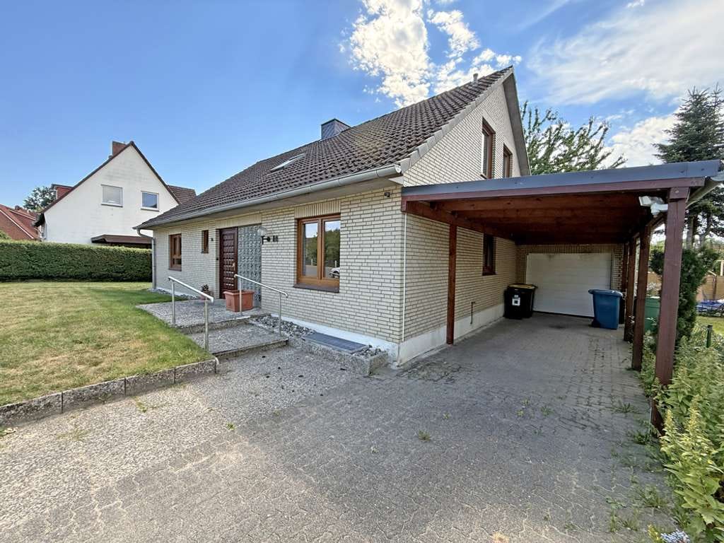 Immobilie in Reinfeld - Reinfeld - großzügiges EFH mit Vollkeller, Garage und Carport in Sackgassenlage - Bild 0