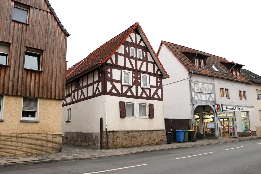 Immobilie in Heuchelheim - Gelegenheit: Schöne Hofreite in Heuchelheim mit Hof, Garage und Garten - Bild 0