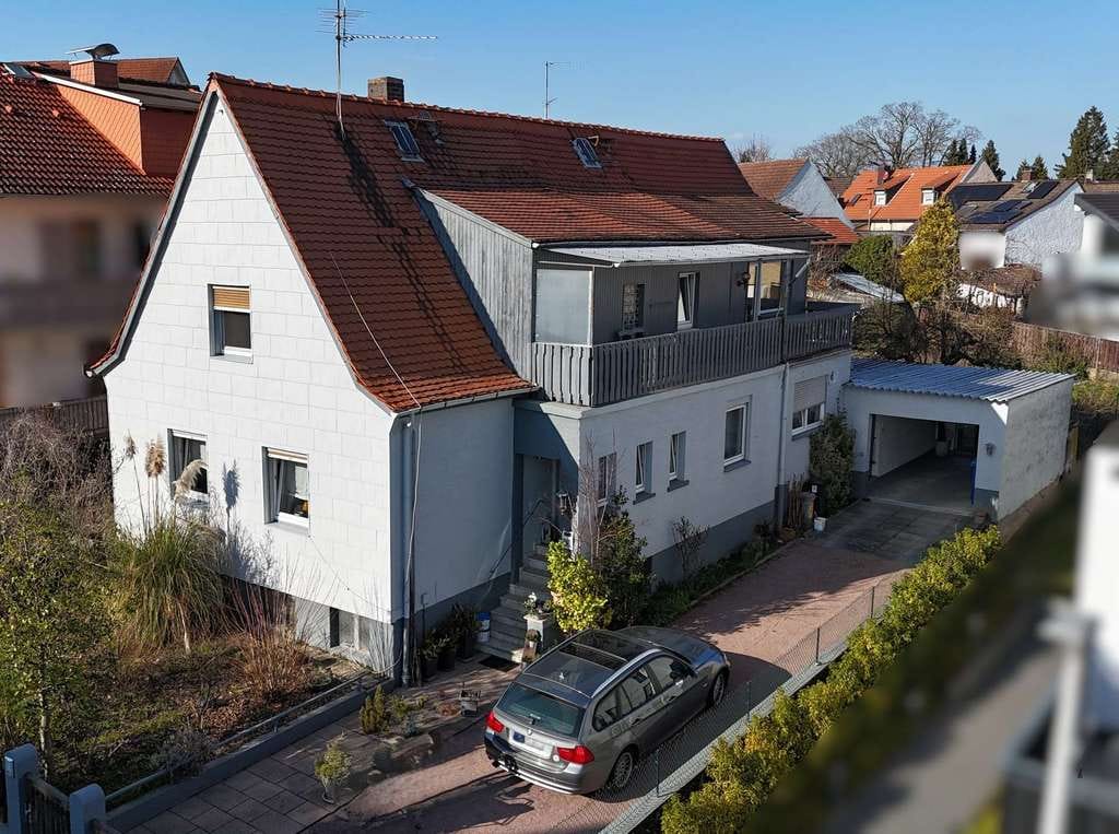 Immobilie in Roßdorf - Charmantes Zweifamilienhaus mit großem Grundstück in ruhiger und zentraler Lage von Roßdorf - Bild 0